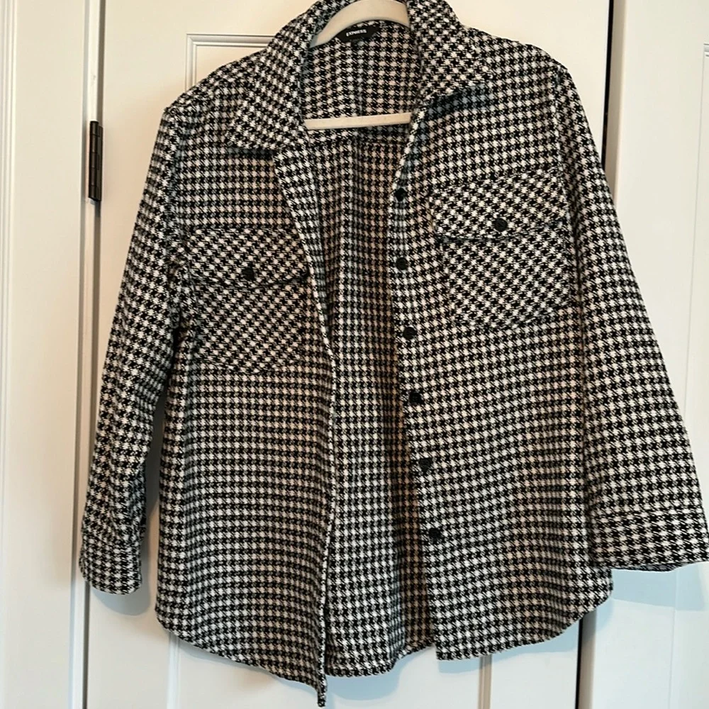 Express Shacket - Picture 1 of 3